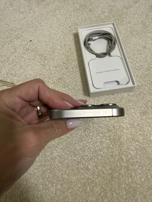 Iphone 15 pro natural titanium