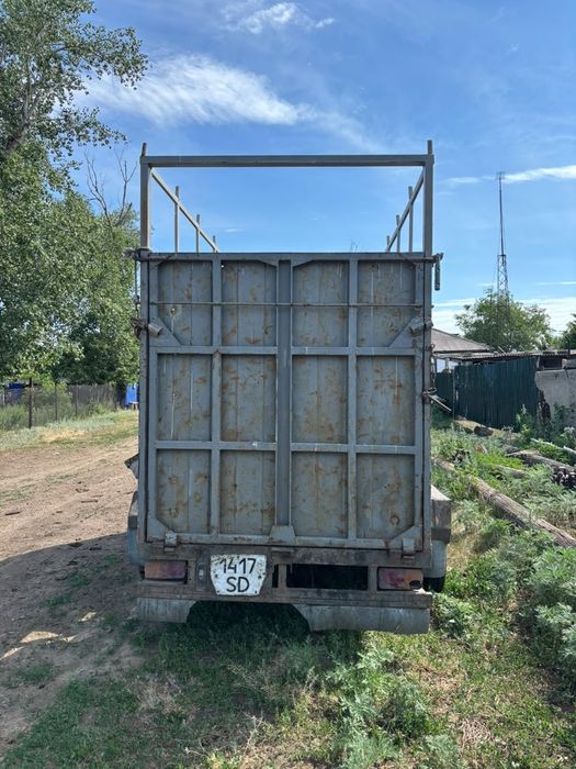 Продам прицеп (коневозка)