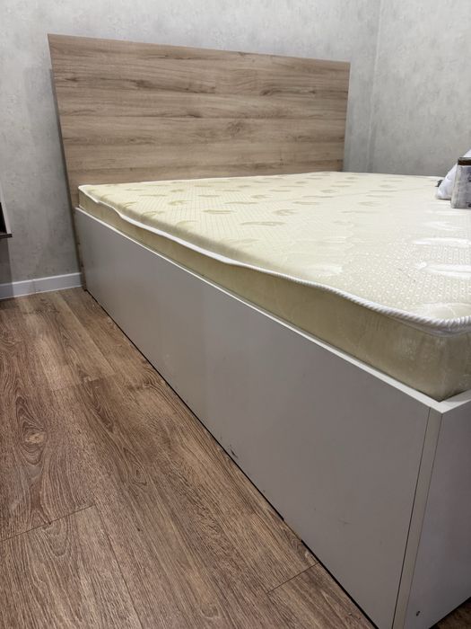 Кровать двухспальная без матраса