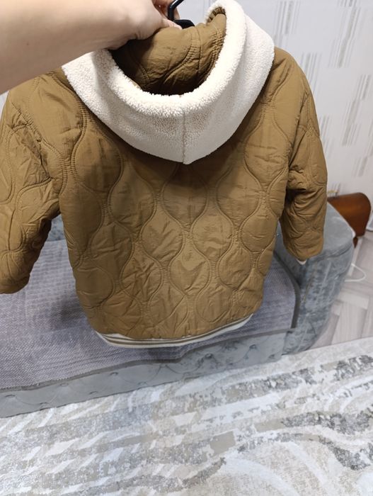 Продам куртку на девочку