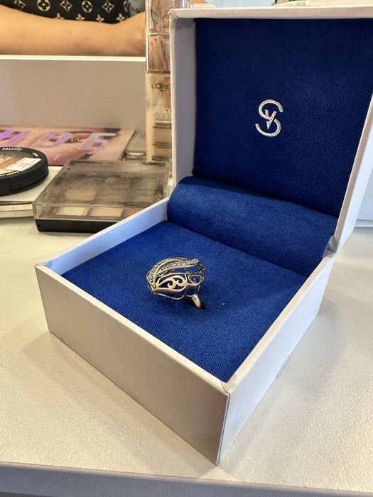 Продам зоолотое кольцо ручная работа