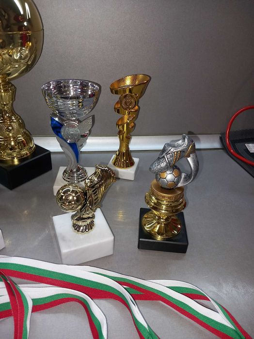 Футболни медали и купи