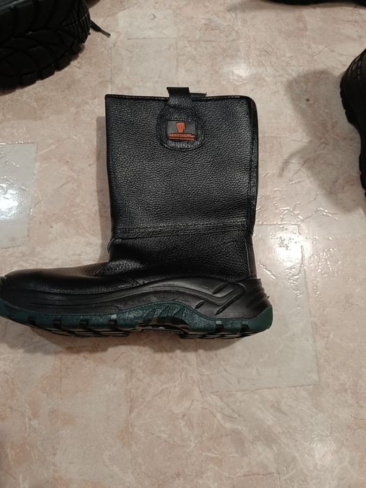 Продам сапоги лето новые 39 размер