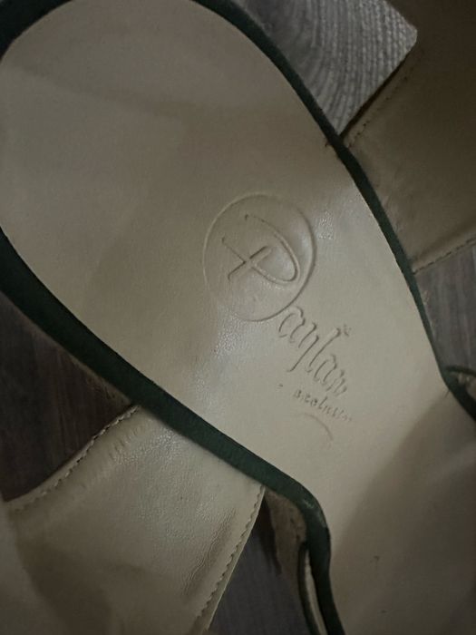 Продаю босоножки зеленые на платформе