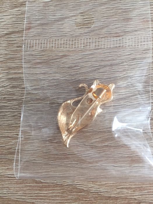 Новые броши яблочко и кошки