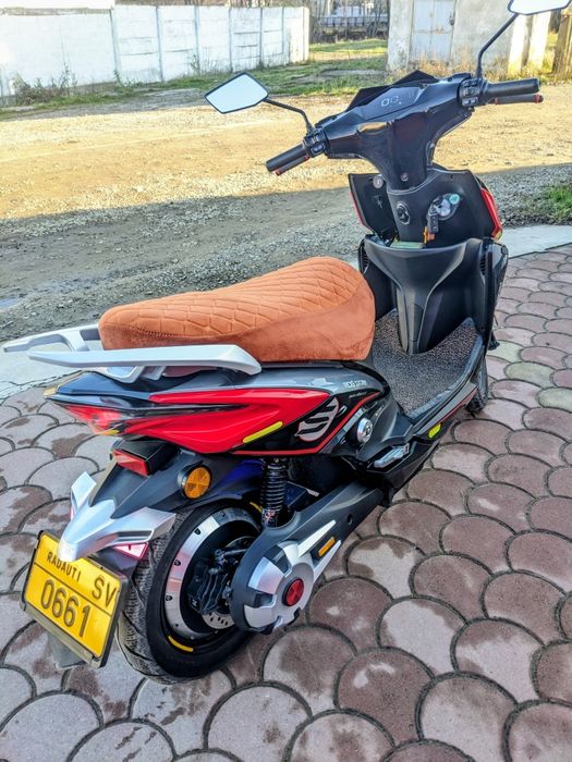 Scuter electric 2200w limitat din farbrică la 25km/h.fără permis