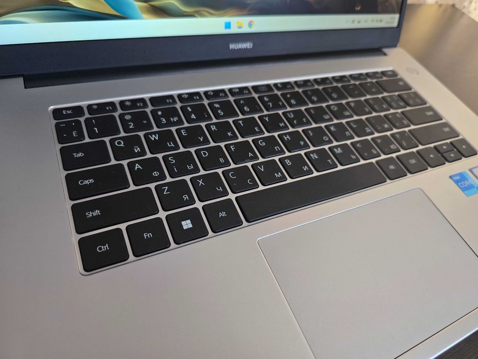 Huawei MateBook D15 в отличном состоянии
