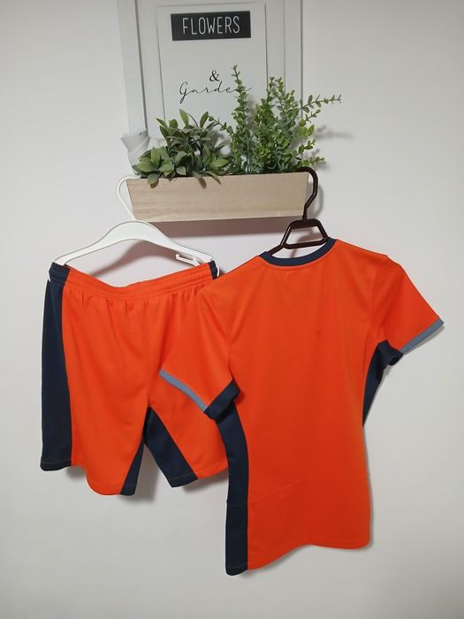 Compleu fotbal  Inter Milano original pt copii.  10/11ani.137/147cm