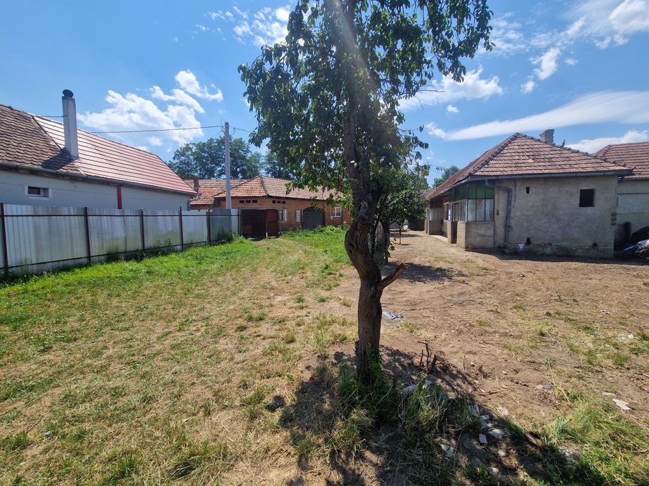 Casă în Mândra 1300mp teren