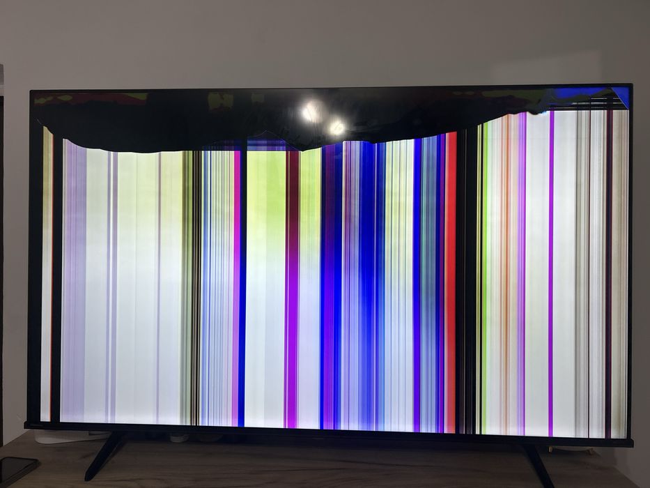Tv Hisense 138 cm diagonala, ecran spart