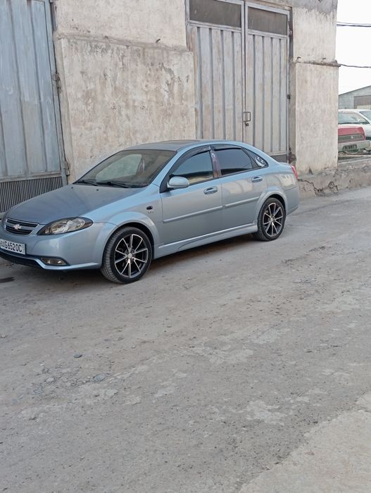 Обменяю лассети 1.6 автомат