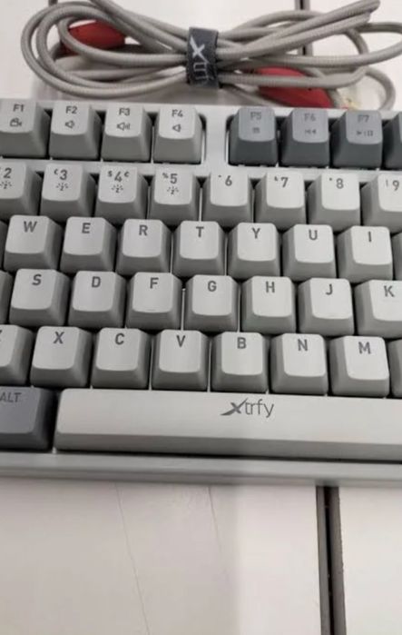 Xtrfy keyboard cherry k4v2 gri