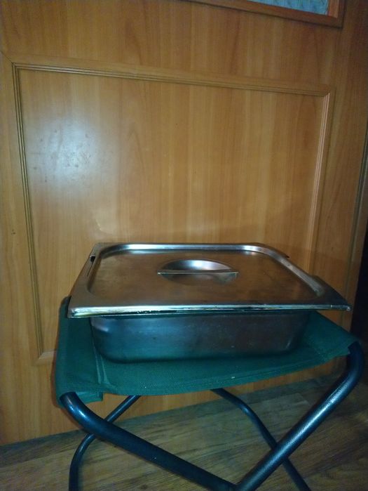 Продам Гастроёмкость с крышкой