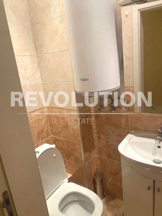 Тристаен апартамент в района на Възраждане 1!