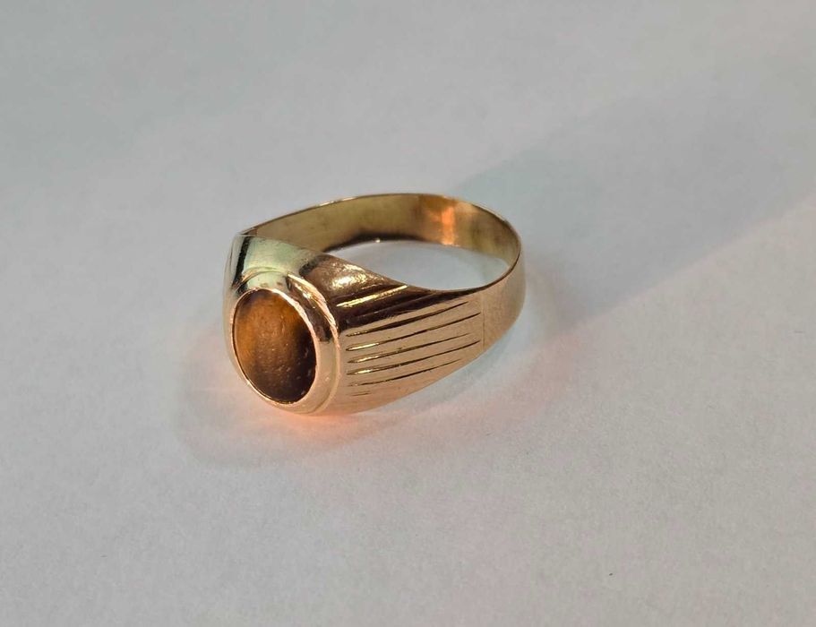 Златен пръстен 14к / 4,68 гр.