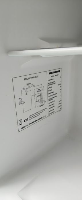 Frigider mini-bar Heinner HMB-N45F+, Termostat ajustabil, Zgomot redus, 45 l, Alb