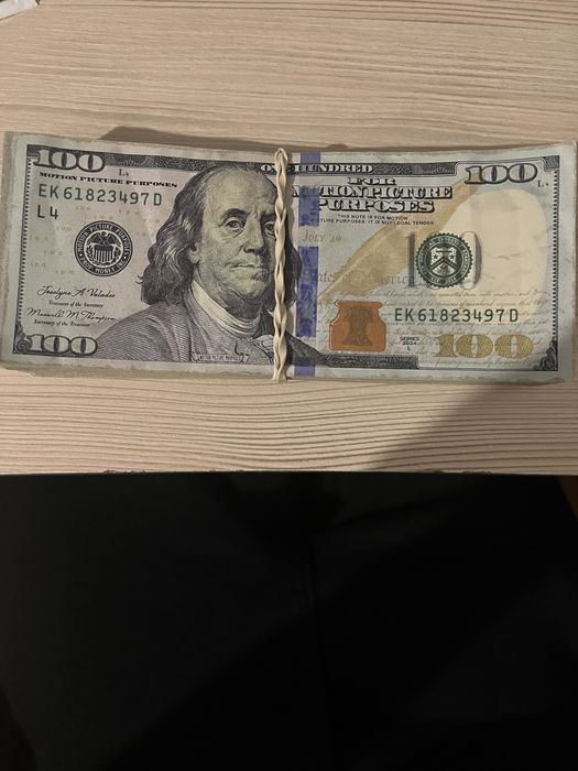 Реквизитни долари