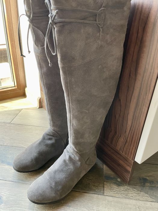 Велурени ботуши с връзки над коляното