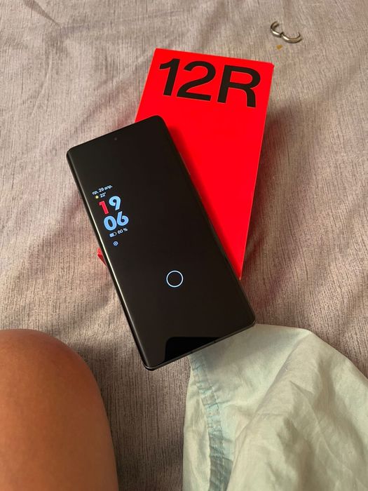 продам OnePlus 12r