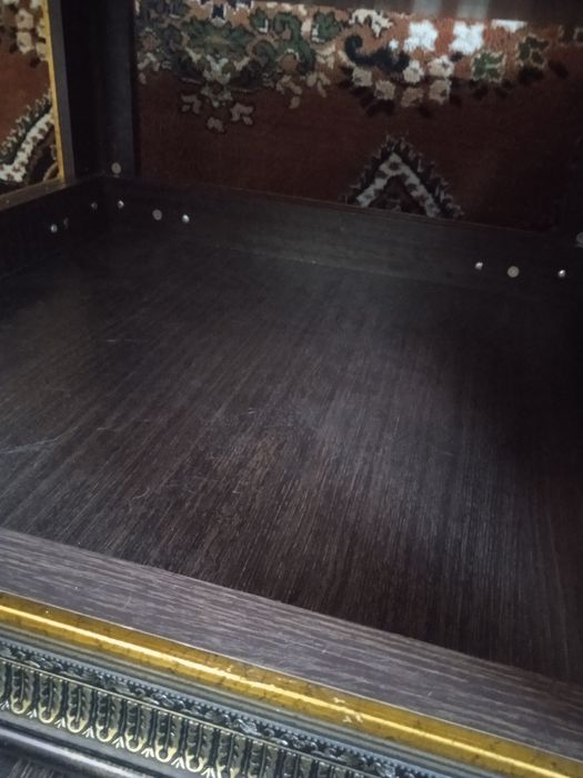 Горка и стол для дома.