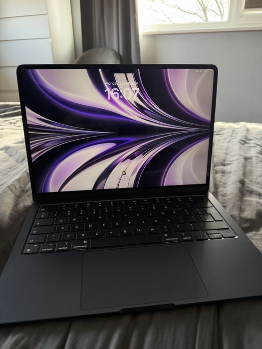MacBook Air  M3 512 gb.