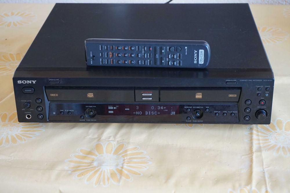SONY RCD-W100 cu telecomanda , jucarie cu probleme
