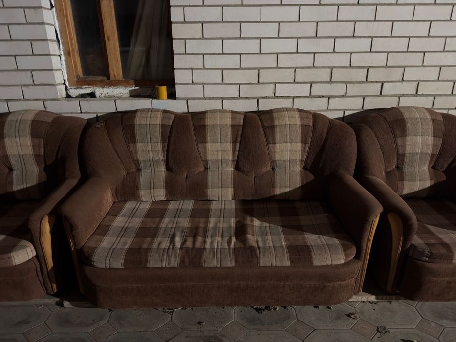 Продам диван с креслами