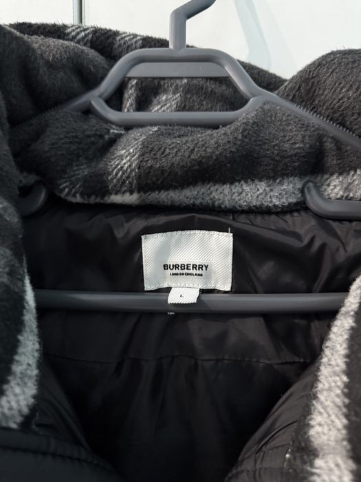 Geaca Burberry.