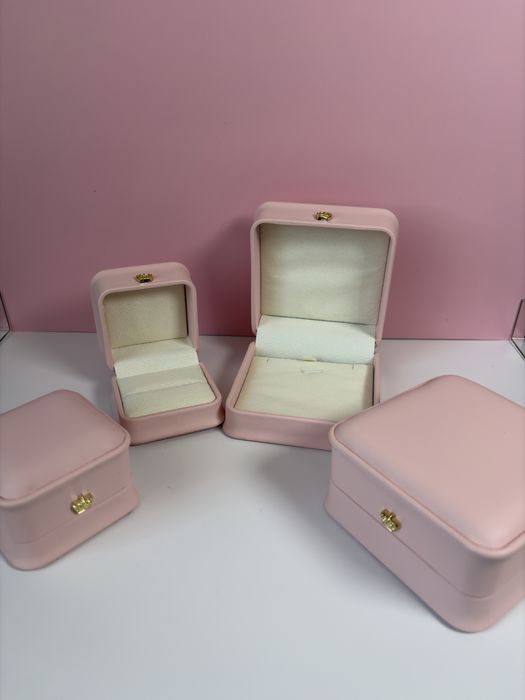 Луксозни Кутии за Бижута и Аксесоари