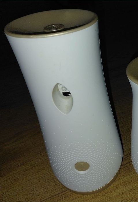 Aparat odorizant Glade pentru spray uri de camera