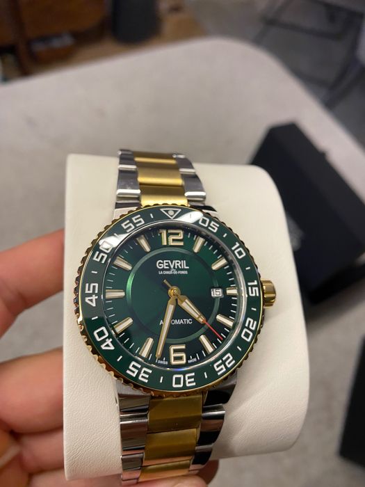 Швейцарски часовник automatic