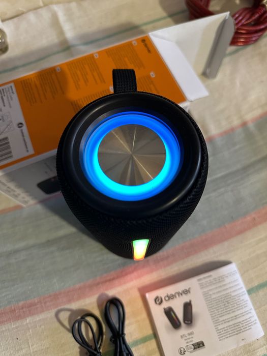 Boxă bluetooth RGB ca nouă. 60 lei.