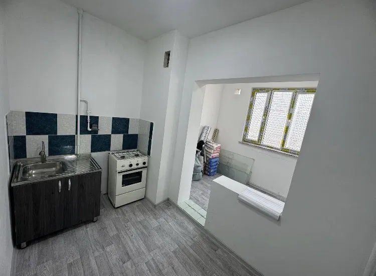 1 xonali kvartira sotiladi