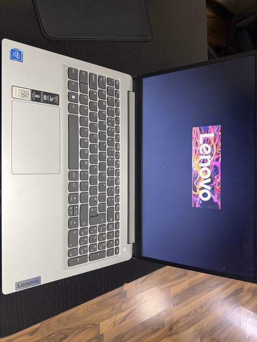 Lenovo notebook sotiladi