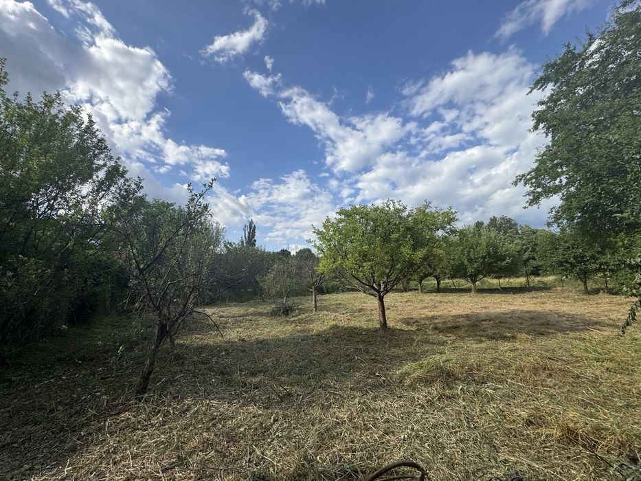 Продавам Парцел село Крайници