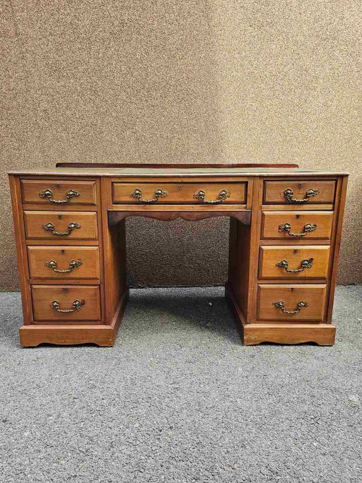 Бюро с кожа и обков от месинг