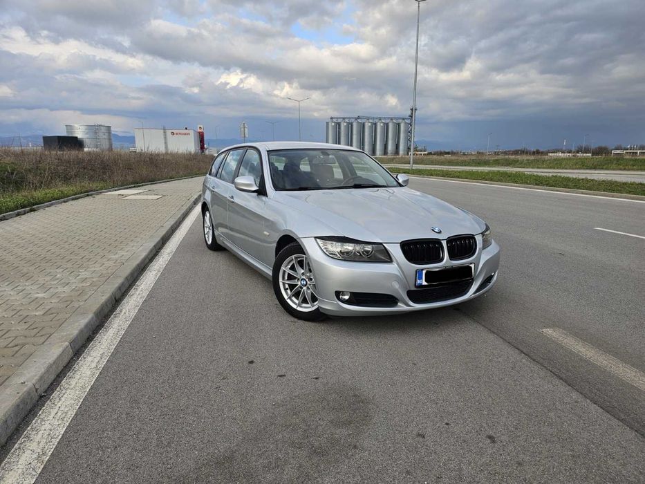 Продавам BMW 320D