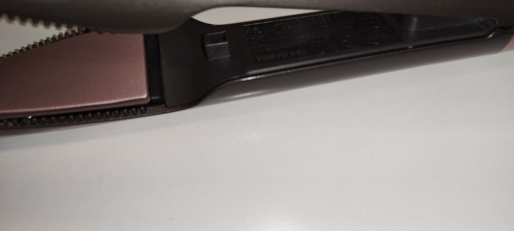 Продавам преса за кода Remington curl and straight