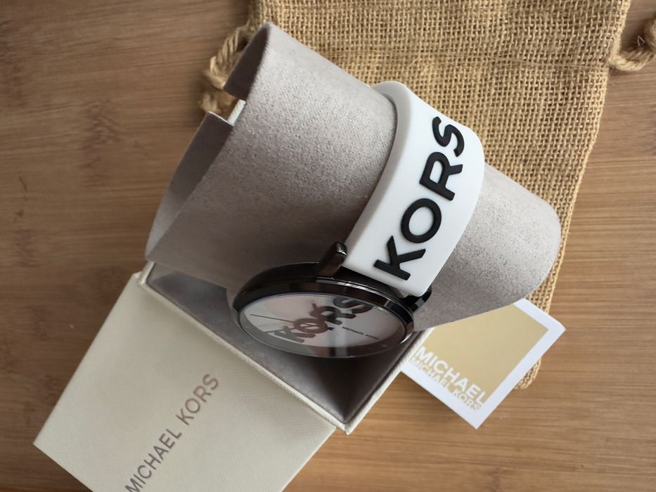 Ceas Michael Kors lady colectia Charley curea de silicon nou MK2829