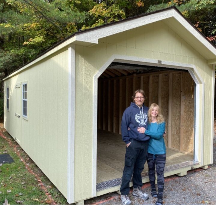 Garaj cu ușa basculanta diferite modele și dimensiuni la preț mic mic