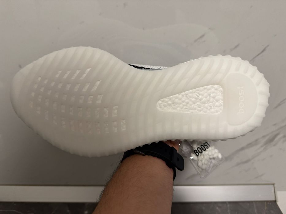 Adidasi Yeezy Boost 350 V2 Zebra - marimi 42-44 - noi, cu eticheta