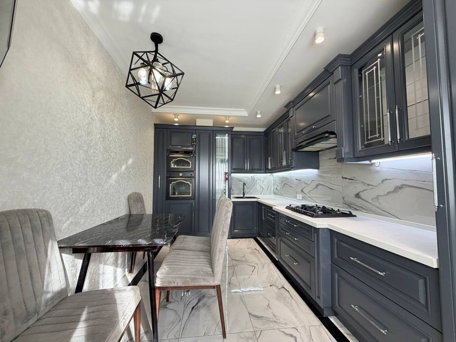 Юнусабад Ц-6, Банковский дом.