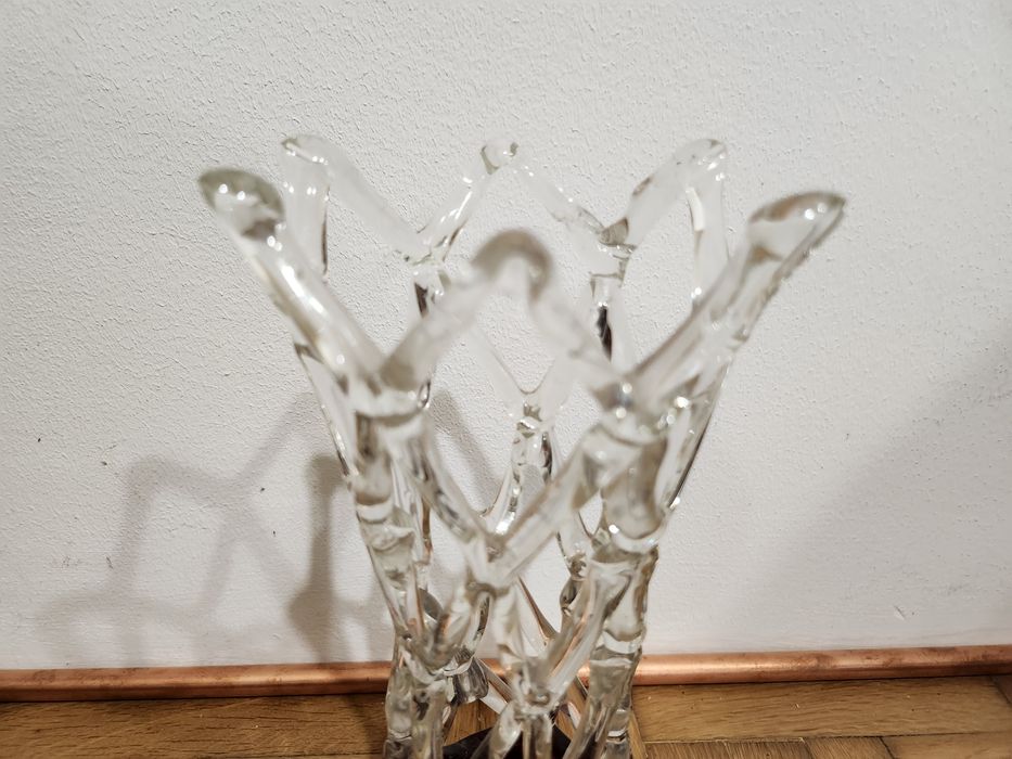 Vaza dantelata românească