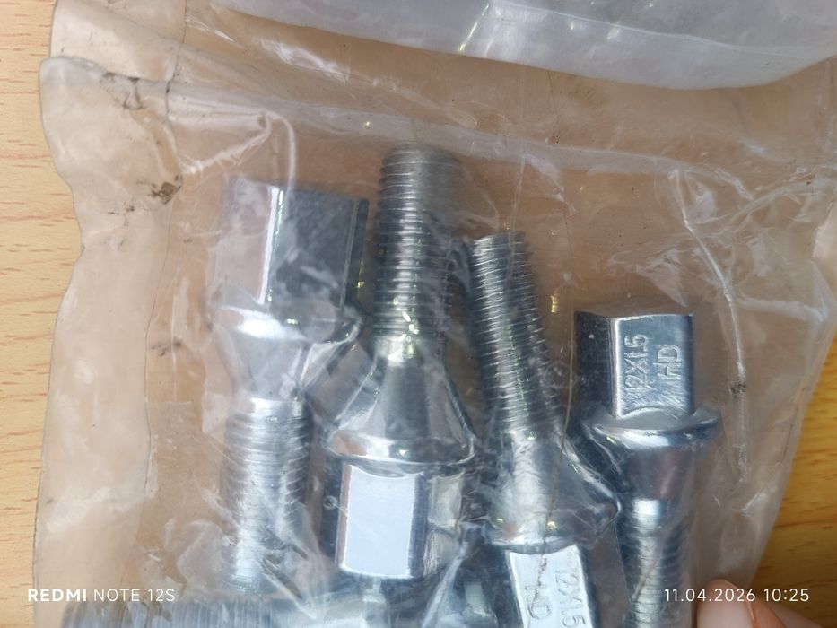 Продам болт колесный 12*1.5