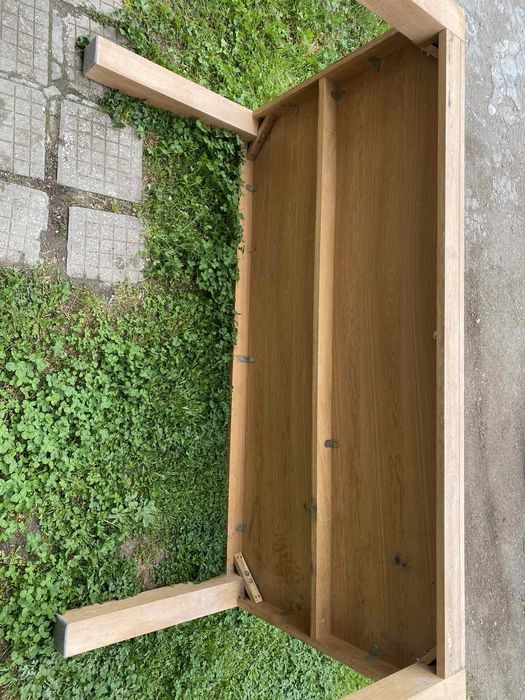 Масивни дървени маси