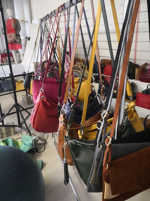 Vând Genti 100% Piele - Made in Italy -model afacere la cheie