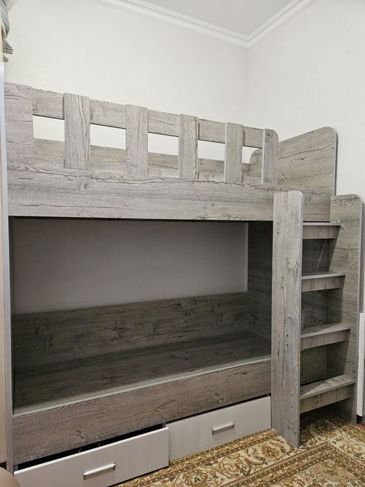 Двухэтажный кровать