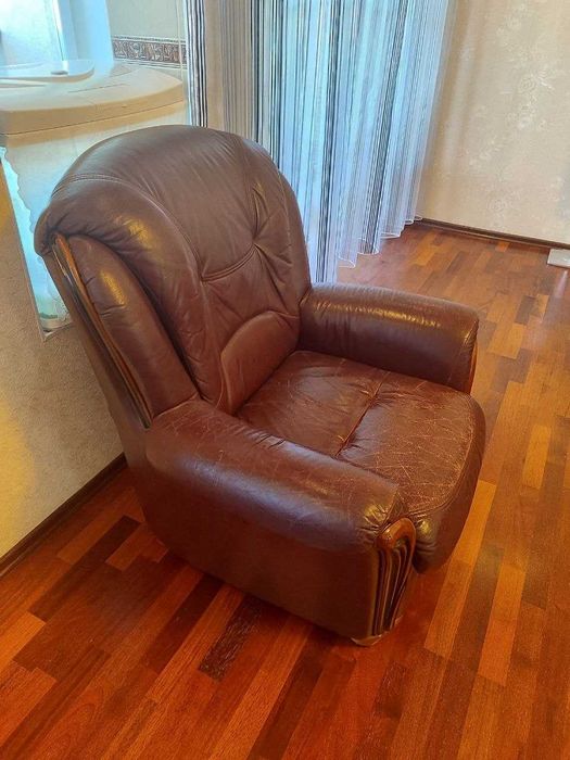 Комплект кожаных диванов