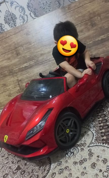 Ferrari moshina narxi kelishiladi