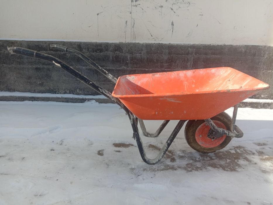 Продам тачка строительная материал крепкий, б/у. отл.состояни